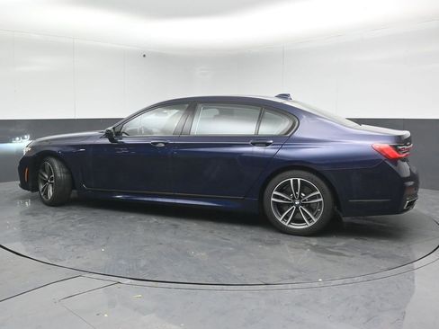 Used 2022 BMW 750i xDrive w/ Luxury Rear Seating Package image 5