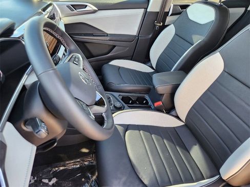 New 2025 Volkswagen Taos SEL image 6