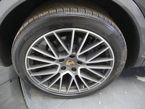 Certified 2023 Porsche Cayenne AWD/4WD image 15