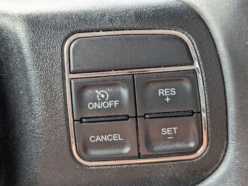 Used 2017 Jeep Wrangler Unlimited Rubicon w/ Connectivity Group image 23