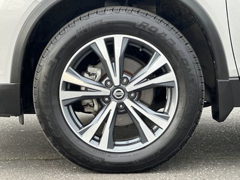 Certified 2019 Nissan Rogue SV w/ Premium Package image 27