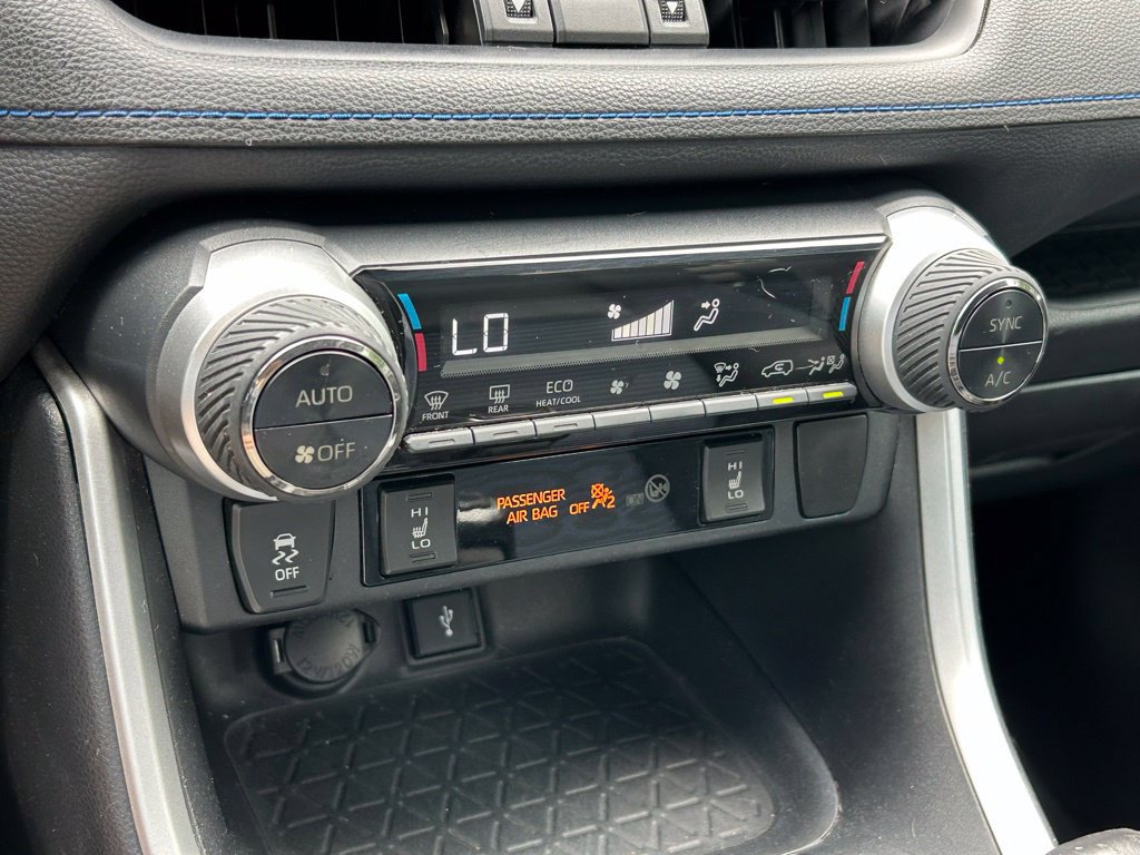 Used 2020 Toyota RAV4 XSE w/ XSE Grade Weather Package AWD/4WD image 34