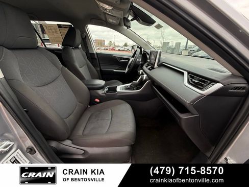 Used 2025 Toyota RAV4 XLE image 32