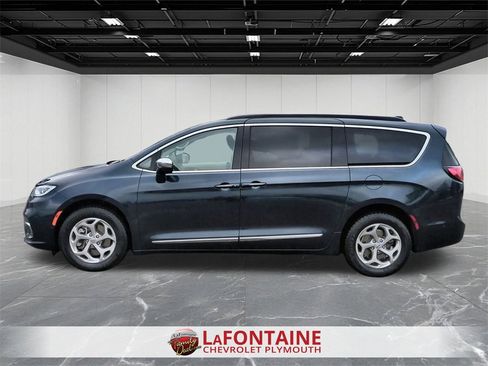 Used 2022 Chrysler Pacifica Limited image 5