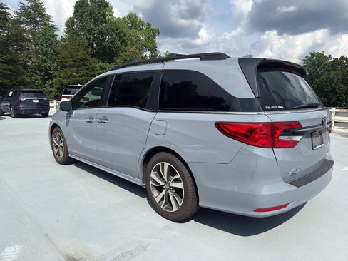Used 2024 Honda Odyssey Touring image 2