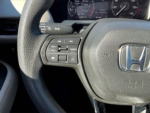 Used 2023 Honda HR-V LX image 13