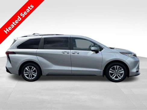 Certified 2024 Toyota Sienna Limited image 8