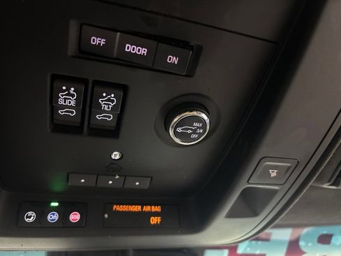 Used 2018 Cadillac Escalade Platinum AWD/4WD image 32