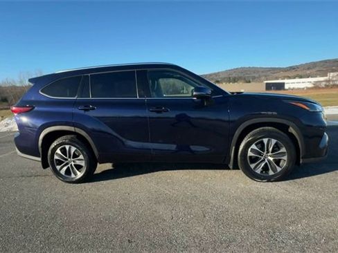 Used 2021 Toyota Highlander XLE image 9