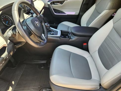 Used 2021 Toyota RAV4 XLE Premium AWD/4WD image 9