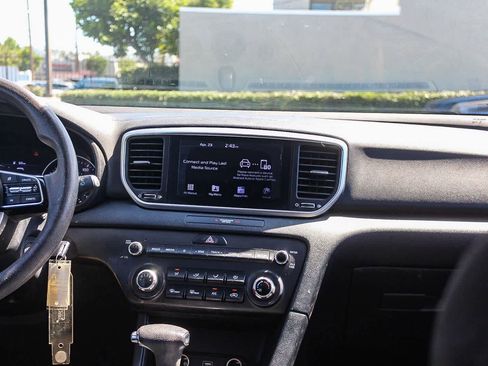 Used 2020 Kia Sportage LX AWD/4WD image 17