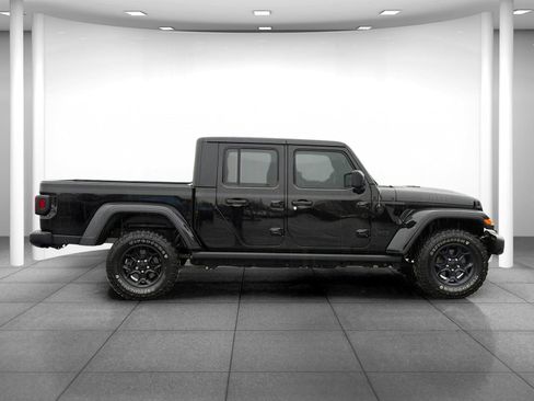 Used 2023 Jeep Gladiator Willys image 8