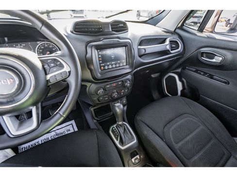 Used 2018 Jeep Renegade Latitude w/ Popular Equipment Group image 15