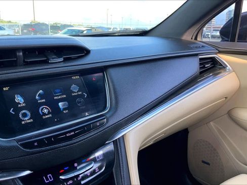 Used 2018 Cadillac XT5 FWD image 34