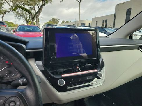 Used 2025 Toyota Corolla LE image 19