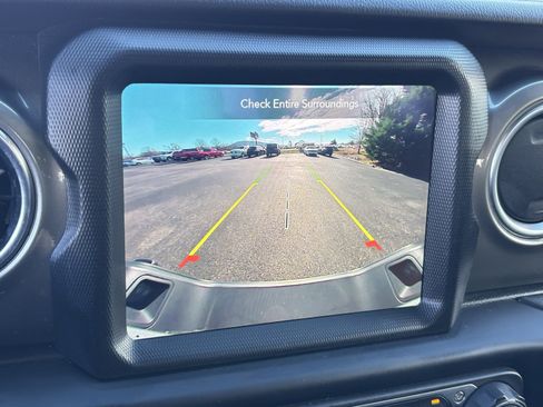 Used 2023 Jeep Gladiator Overland image 6