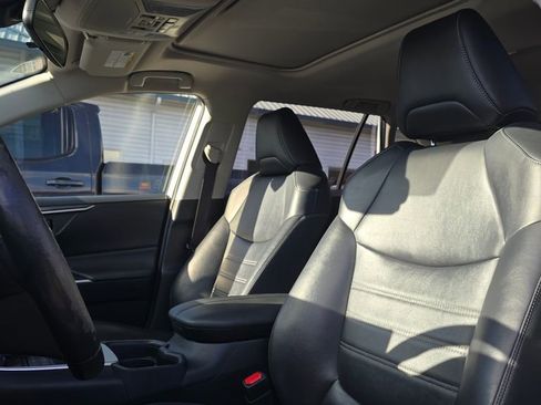 Used 2019 Toyota RAV4 XLE Premium image 25