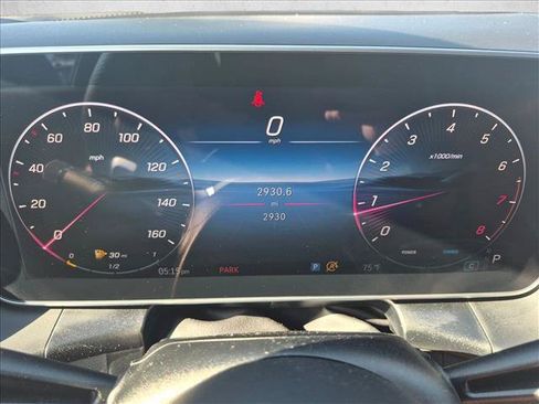 Used 2025 Mercedes-Benz GLC 300 4MATIC image 11