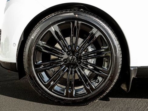 New 2026 Land Rover Range Rover Long Wheelbase SE AWD/4WD image 11