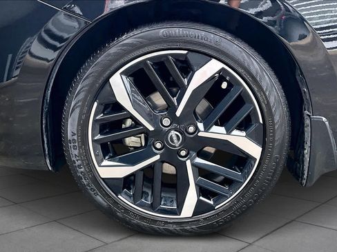 Used 2025 Nissan Versa SR w/ Trunk Package image 10