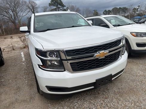 Used 2017 Chevrolet Suburban LT image 3