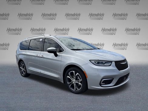 New 2026 Chrysler Pacifica Pinnacle image 2