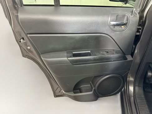 Used 2016 Jeep Patriot High Altitude AWD/4WD image 23