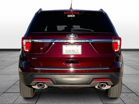 Used 2018 Ford Explorer XLT w/ Equipment Group 202A image 4