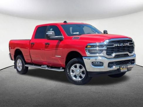 Used 2026 RAM 2500 Big Horn AWD/4WD image 2