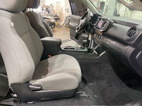 Used 2022 Toyota Tacoma SR w/ SR Convenience Package RWD image 21