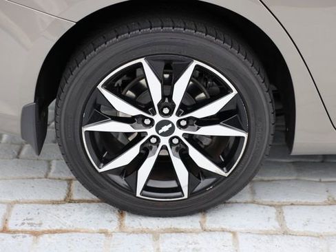 Used 2018 Chevrolet Malibu LT w/ Leather Package FWD image 47