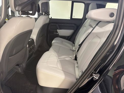 New 2026 Land Rover Defender 110 X-Dynamic SE image 22