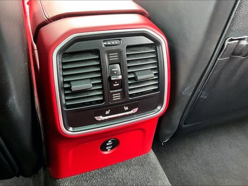 Used 2022 Porsche Macan S image 10