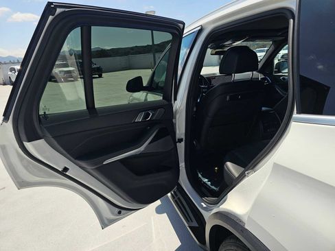 Used 2024 BMW X5 xDrive50e AWD/4WD image 15