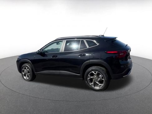 Used 2025 Chevrolet Trax LT FWD image 10
