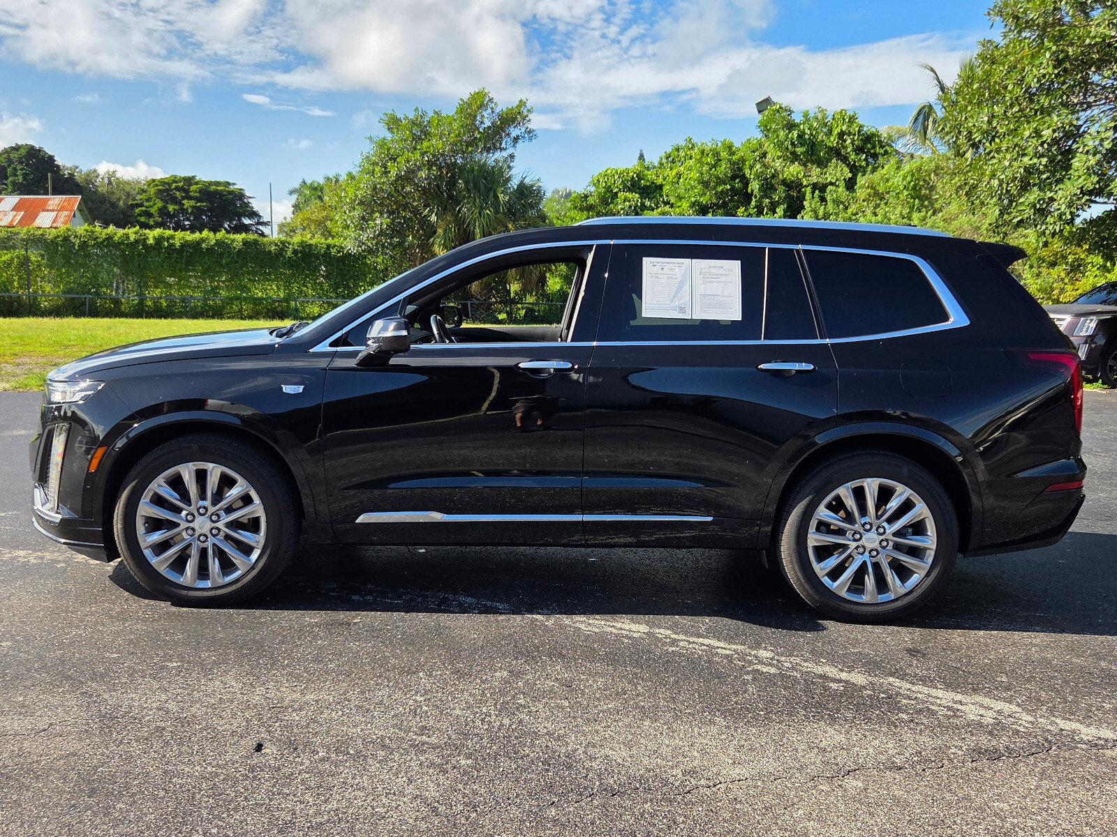 Used 2021 Cadillac XT6 Premium Luxury FWD image 2