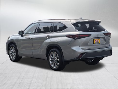 Used 2024 Toyota Highlander Limited AWD/4WD image 5