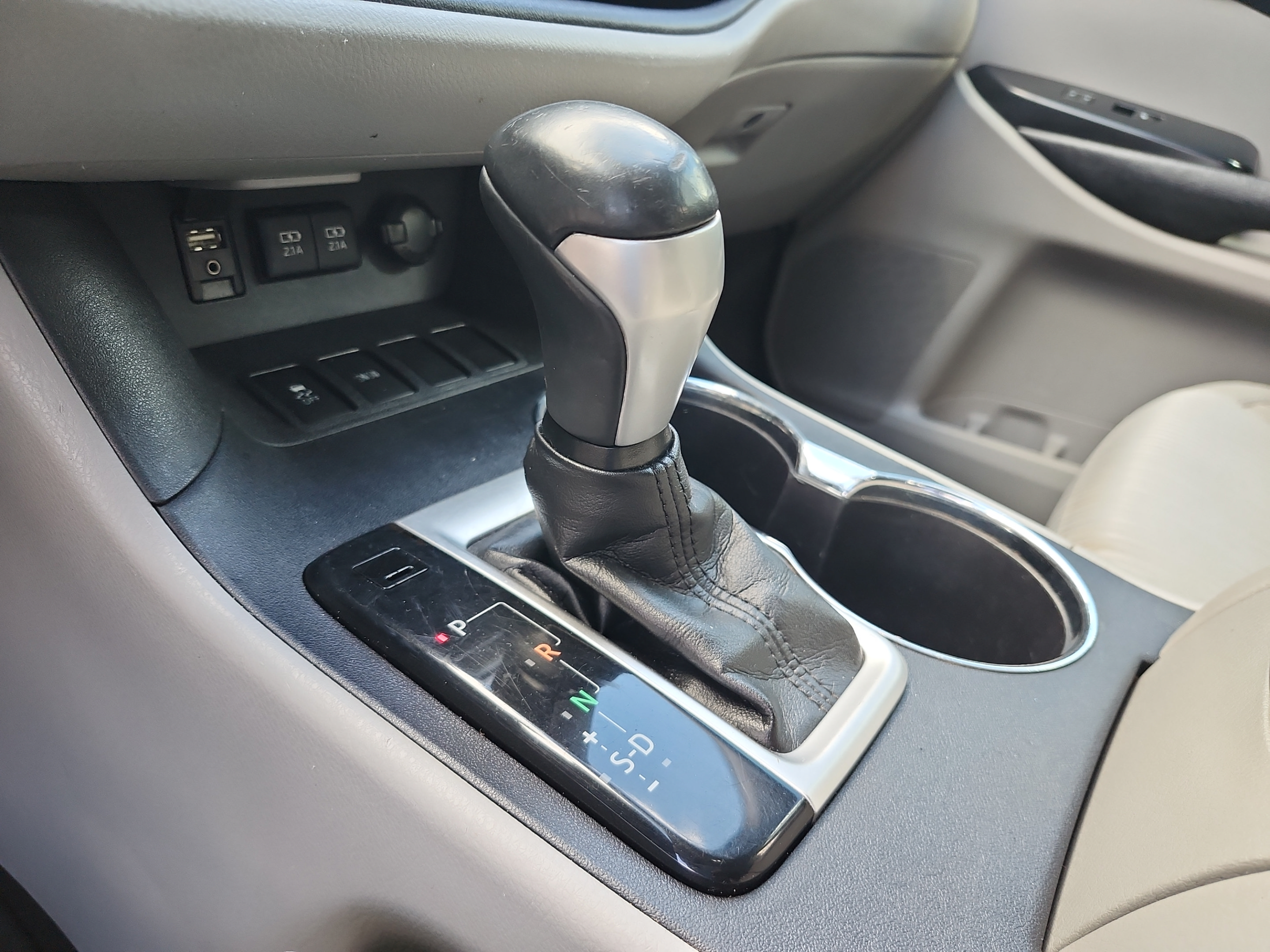 Used 2018 Toyota Highlander Plus FWD image 14