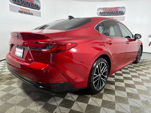 Used 2025 Toyota Camry XLE FWD image 4