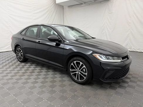 Used 2025 Volkswagen Jetta Sport FWD image 3