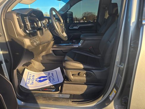 Used 2024 Chevrolet Silverado 2500 LTZ w/ LTZ Convenience Package image 7