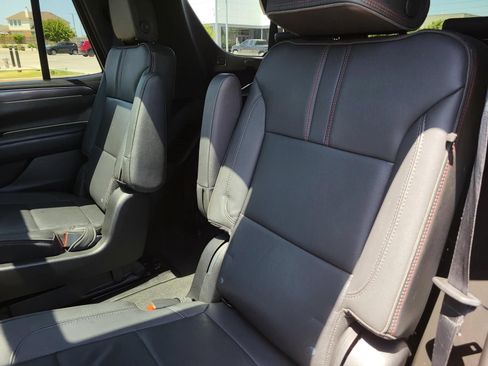 Used 2022 Chevrolet Tahoe RST w/ Luxury Package RWD image 16