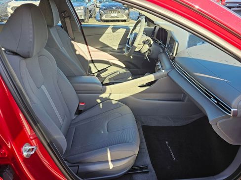 Used 2023 Hyundai Elantra SE image 11