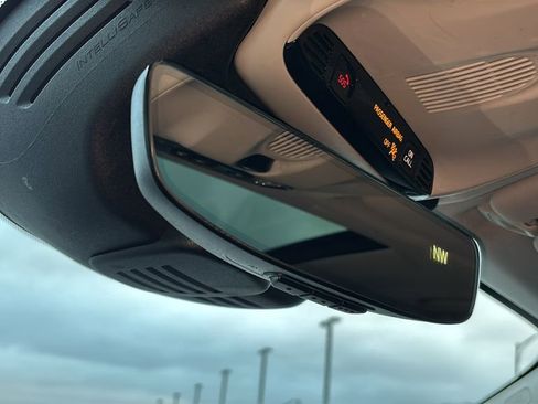 Used 2018 Volvo XC60 T5 Momentum w/ Vision Package image 23