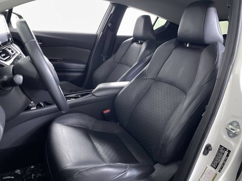 Used 2020 Toyota C-HR Limited FWD image 12