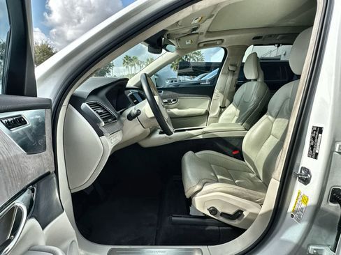 Used 2022 Volvo XC90 T8 Inscription image 2