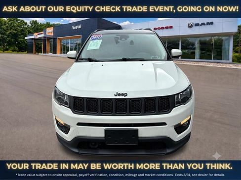 Used 2021 Jeep Compass Latitude FWD image 2