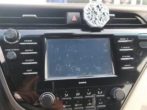 Used 2020 Toyota Camry LE FWD image 15