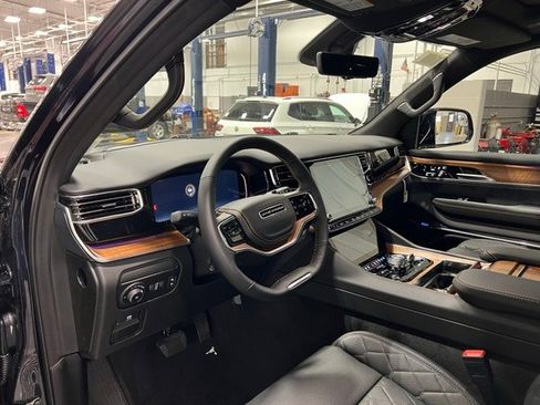 New 2025 Jeep Grand Wagoneer Series III w/ HD Trailer Tow Package image 9