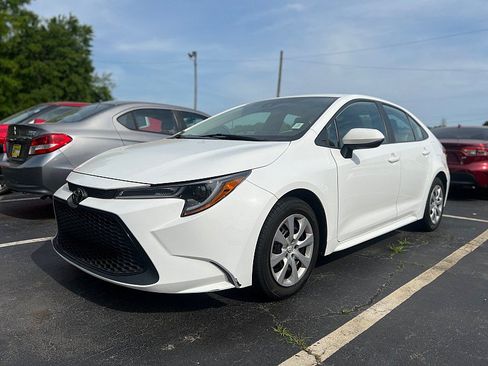 Used 2022 Toyota Corolla LE FWD image 2